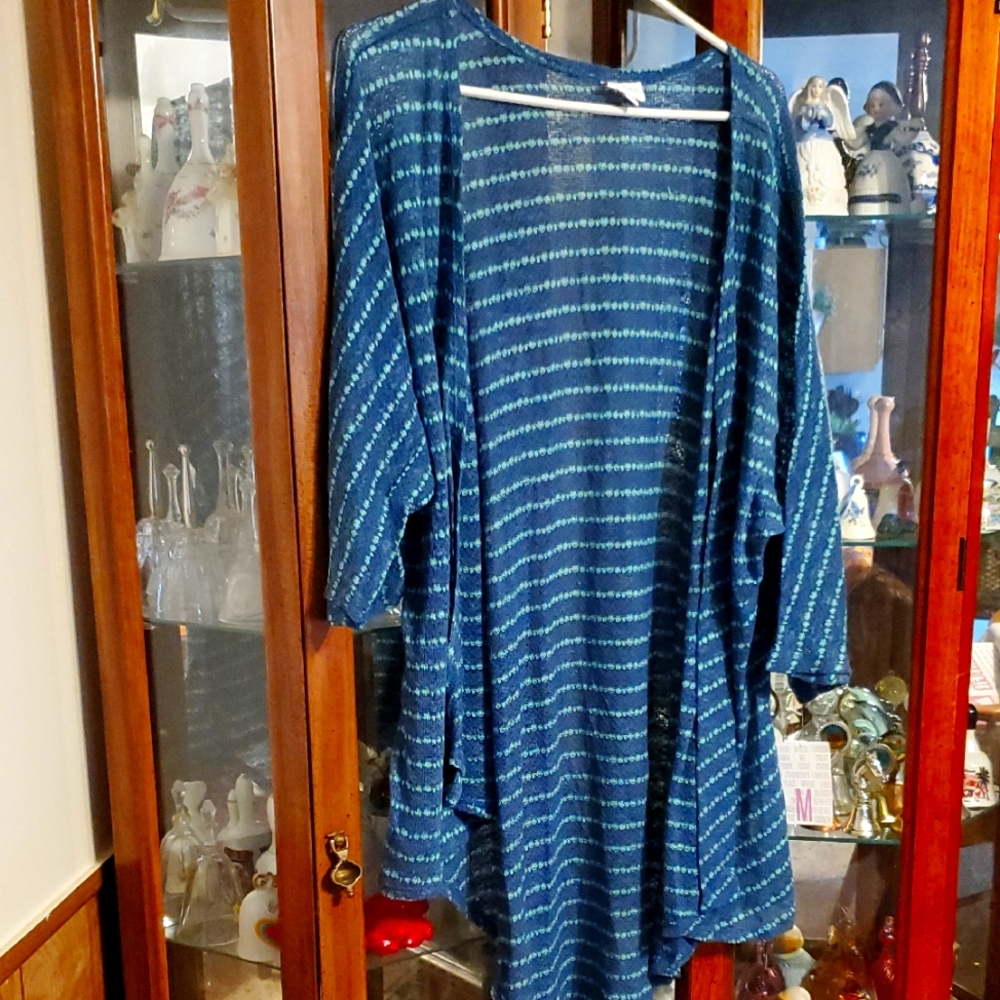 KIM #16 (CH) LuLaRoe Lindsay Kimono In A Sweater Knit.